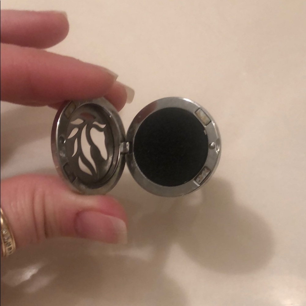 Essential Oil Car Diffuser - Picture 4 of 4